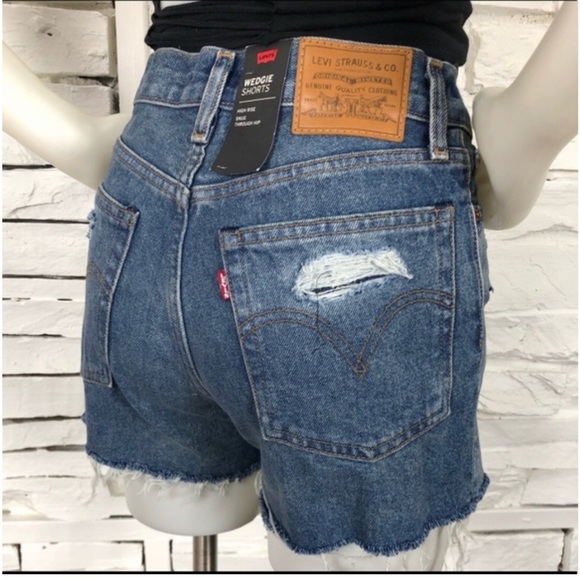 NWT! Levi’s Premium Distressed Wedgie Denim Shorts - Picture 3 of 10